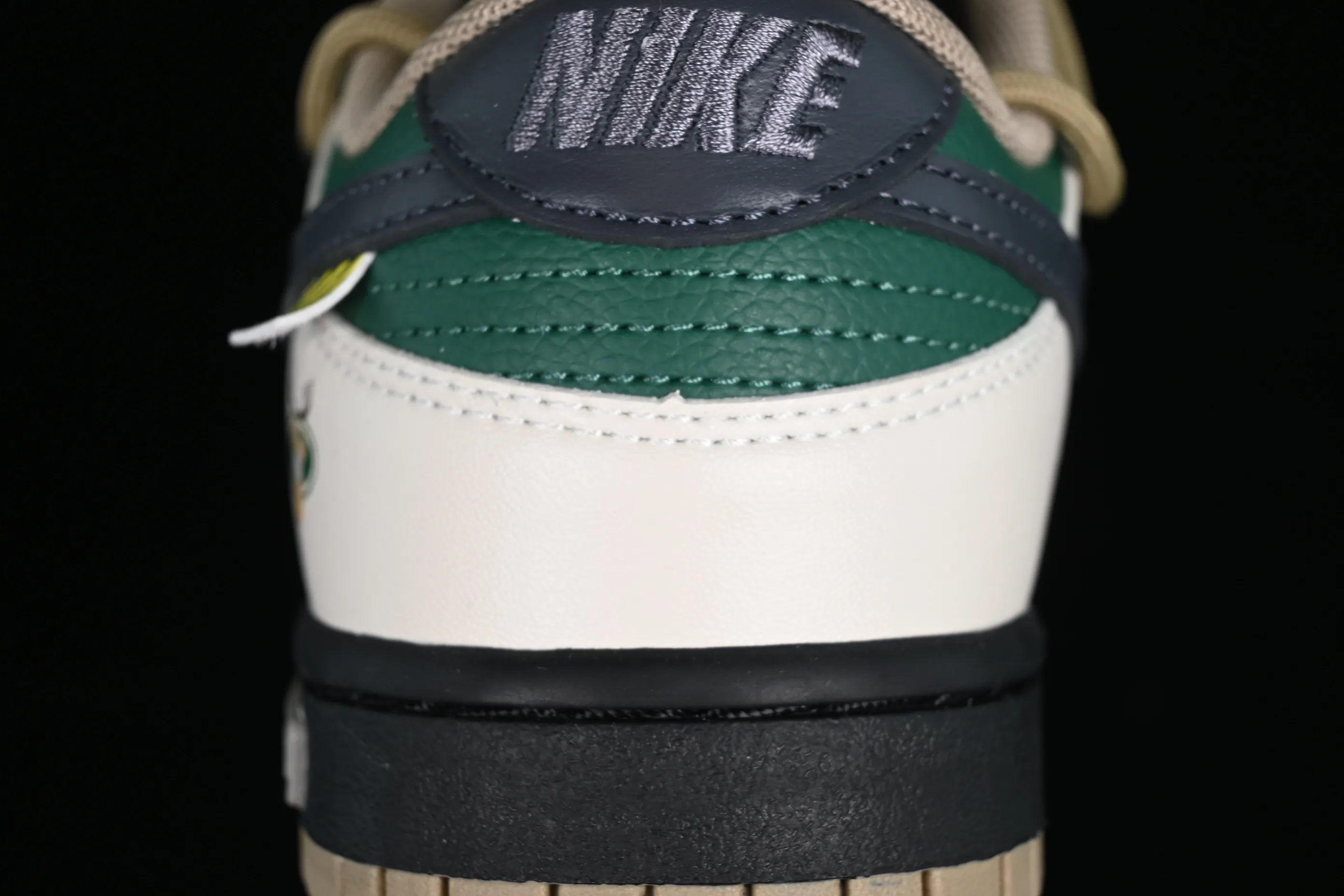 All Categories Nk SB Dunk Series Nk SB Dunk Low Low-top Sneakers Nk Dunk Low Panda Prank-Christmas Jungle Elk Brown Green SB Strappy Low-top Casual Sneakers DJ6188-200